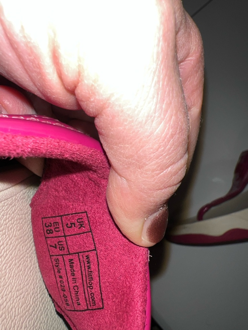 Fitflop - 7, Women's Magenta Patent flip flops, Sandals - Picture 8 of 8